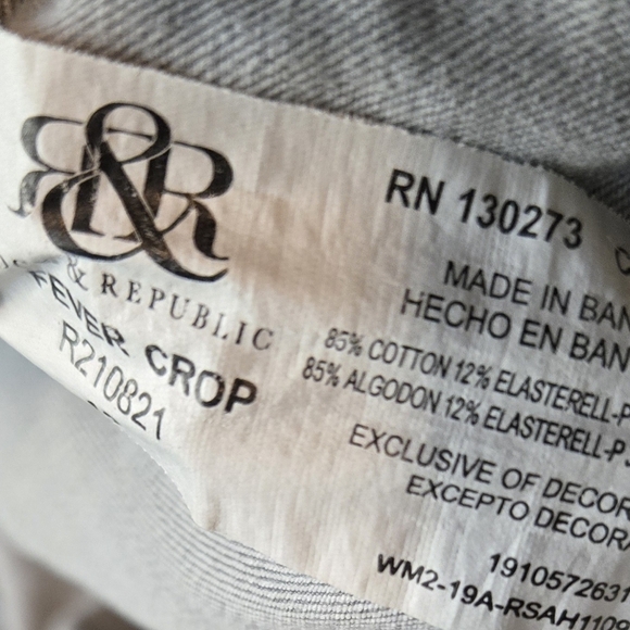 Rock & Republic Pull On Fever Crop - Picture 6 of 6